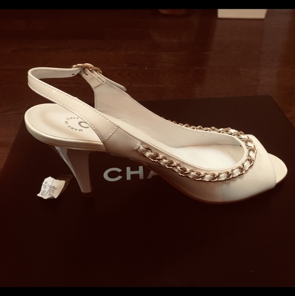 CHANEL Classic Patent Leather Slingback Shoes with NEVER WORN. - Picture 2 of 6